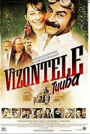 Vizontele tuuba izle, vizontele tuuba full izle, vizontele tuuba hd izle, 1974 yılında televizyonla tanışan güneydoğu kasabasında artık bazı evlerde televizyon var, akşamları kasabalı televizyonu olan evlerde toplanıp, dallas seyrediyorlar. Vizontele Tuuba Wikipedia