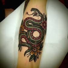 Traditional snake tattoo traditional tattoo design sailor jerry daggar tattoo berg tattoo tattoo tradicional vintage style tattoos snake drawing tattoo designs. Tattoo Traditional Cobra Snake Novocom Top