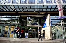 Stuttgarter Innenstadt Bw Bank Dunnt City Filialnetz Aus Stuttgart Stuttgarter Zeitung
