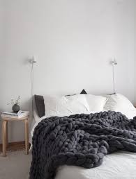 Arm knitting a chunky yarn blanket didn't exactly go to plan. Cozy Chunky Knit Blanket Decor Ideas Homelovr