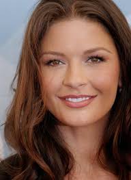She and the other guests enjoy the restaurant's view of the lake. Catherine Zeta Jones Catherine Zeta Jones Cathrine Zeta Jones Pretty Face