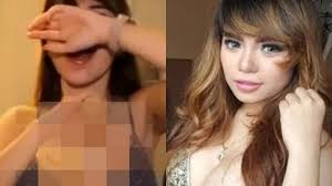 Gaya nempel tembok dinar candy dengan bra hitam dan hot pants marun gaya dj joana jadi sopir taksi online, netizen: Akun Twitter Ini Sebarkan Katalog Prostitusi Online Dj Dinar Candy Masuk Dalam Daftar Halaman All Tribun Pontianak