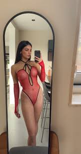 Zoe Evans on X: too small or your ideal size? t.coI0Xo4zUNZR  X