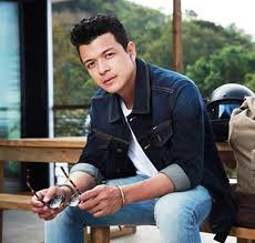 He is an actor and composer, known for basurero (2019), siargao (2017) and luck at. Jericho Rosales Biography Latest Movies Peoplaid Profile