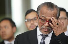 Najib's lead defence lawyer tan sri muhammad shafee abdullah said a lawyer from his firm and on the team, rahmat hazlan, was experiencing high fever. Decision To Issue Affidavit On Rm9 5mil Alleged Payment To Shafee Came From Ag Court Told The Star