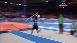 Si le sauteur met les épaules vers l'arrière, se laisse embarquer par. Top 30 Content Saut Gifs Find The Best Gif On Gfycat