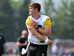 Former GM Predicts When Steelers Rookie Will Howard Will Start