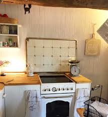 In einer guten anleitung zeige ich dir wie du aus alten. Alte Ruckwand Von Omas Kuchenhexe Als Spritzschutz Fliesenspiegel Vintage Deko Kuche Deko Kuche Fliesenspiegel Kuchenhexe