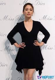 Song Hye Kyo Reveals Her Black Dress At The Miss Dior Exhibition Hancinema The Korean Movie And Drama Database Song Hye Kyo Black Dress Dresses