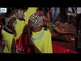 Chura akicheza singeli uchi baioko chura wa mbagara miss buza. Khanga Moja Wacheza Uchi Hadharani Xvideos Com