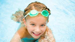 10 niezbędnych akcesoriów do zajęć na basenie