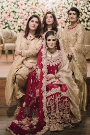 Barat Bride With Her Family She Made The Dress Her Self Pakistani Wedding Outfits Pakistani Bridal Dresses Pakistani Bridal