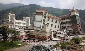 Büyük kanto depremi diye anılan 7,9 büyüklüğündeki deprem ve yol açtığı yangınlar, ahşap evleri yerle bir etmiş ve kıyı bölgelerinden bazılarında depreme dayanıklı tsunami barınakları var; Deprem Icin Alacaginiz Onlemler Hayatinizi Kurtarir Koalay