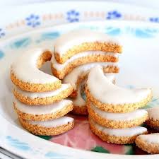 Biscuits De Noel Aux Amandes Biscuit De Noel Gateau Noel Petit Gateau De Noel