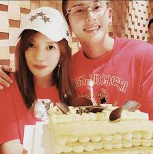 Because she is the only girl, zhao's father named her wei, literally rose. Sá»± Nghiá»‡p Láº­n Ä'áº­n Loáº¡t Ga CÆ°ng Cá»§a Triá»‡u Vy