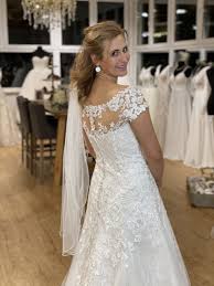 Kollektion lilly brautkleider in femininen silhouetten und edlen details » kollektion diamonds by lilly elegant kurze brautkleider für die edle hochzeit ».liegt, soweit nicht ausdrücklich anders gekennzeichnet, bei lilly brautkleider gmbh. Instagram Das Moderne Schaufenster Fur Brautmodenausstatter Bridal Times