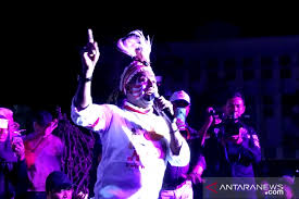 (alm) franky hubert sahilatua, wilson wanda, robby rumbiak tanah. Papua Terkini Edo Kondologit Saya Papua Bagian Dari Indonesia Antara News