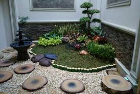 Batu alam tersebut biasanya digunakan sebagai ornamen dinding garasi, taman, teras, pilar, pelengkap ornamen dapur, hingga kamar mandi dan sebagai aksesoris landscape tukang taman surabaya (gardensmartindo). Jual Batu Setapak Taman Stepping Stone Surabaya Tukang Taman Surabaya Jasa Taman Surabaya