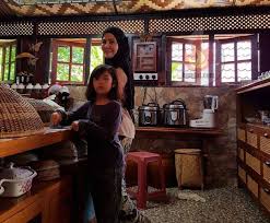 Puan rozita ibrahim puan rozita ibrahim adalah seorang usahawan wanita yang berjaya dengan jenama sendayu tinggi. Ramai Tak Tahu Rupanya Aliff Syukri Ada Adik Yang Hampir Seusia Anaknya Kisah Dunia