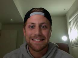 END OF THE YEAR VIDEO UPDATE FEAT. THIS WEIRD TWITCH I HAVE IN MY EYE AND  MY EVEN WEIRDER FACIAL HAIR., LEAVE SUM COMMENTS ON WHICH ONE U WANT BELOW.