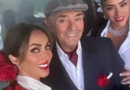 Anahí celebra a su padre tras susto por enfermedad