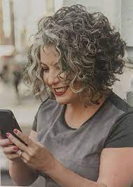 Beliebte Kurze Lockige Frisuren 2018 2019 Beliebte Frisuren Kurze Lockige Haarfarben2019 Curly Hair Styles Naturally Curly Hair Styles Hair Styles