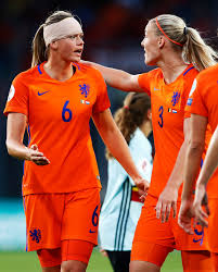 Born 15 november 1986) is a dutch footballer who plays for montpellier in the division 1 feminine. Fc Tulband De Ligt Zeker Niet De Eerste Opvallende Verschijning Foto Ad Nl
