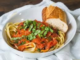 La Recette La Plus Rapide Et Facile De Sauce Tomates Maison 5 Ingredients Recipe Stuffed Peppers Cooking Recipes Sauce