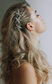 Hair Clip Styles For Fancy Girls Hairclipstyles Womanhairtrends Fashionactivation Hairstyles Hair Styles Star Hair Bridal Hair
