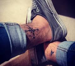 Passa alla navigazione della pagina. Tatuaggio Rosa Dei Venti Significato Del Simbolo E Dove Farlo
