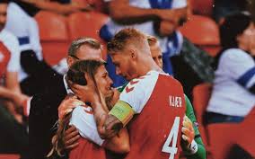 Denmark star christian eriksen was reported to be in a stable condition after collapsing during the first half of denmark's opening euro 2020 match against finland in copenhagen. Euro 2020 Alarma Y Conmocion Social Por El Desvanecimiento De Christian Eriksen En La Cancha Video Aristegui Noticias