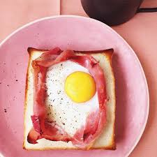 ham egg on toast for brekky 生ハムの壁に卵を割り落として8分焼きました balmuda toast breakfast bread egg sueure mug ochiochi balmuda 朝ごはん breakfast food eggs