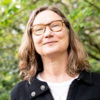 Esther Conway's Instagram, Twitter & Facebook