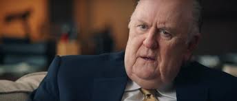 Cinelogía y cinericia : El blog de Pepe Derteano: “Bombshell”, Roach no nos  convence culpando a un sistema que considera inicuo, pero que lo disemina y  lo sustenta a través de la