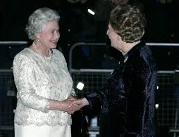 En at the age of five, she wrote a letter to queen elizabeth ii in order to express her admiration to the monarch. Elisabet B H Basilissa Poy Exei Apoxairetisei Oktw Prw8ypoyrgoys Ta Nea