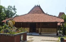 Demikianlah pembahasan yang dapat kami sampaikan mengenai manfaat dan kegunaan rumah adat joglo jawa tengah. Rumah Adat Joglo Situbondo Sederhana Tapi Bercita Rasa Seni Tinggi Sering Jalan