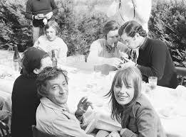 Découvrez son nouvel album en édition limitée collector. Jane Birkin Serge Gainsbourg The Photos That Capture A 50 Year Old Love Affair Between The English Rose And Her Gallic Gargoyle The Independent The Independent