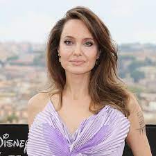 Angelina jolie voight was born on june 4, 1975, in los angeles, california, to actors jon voight and marcheline bertrand. Suvigw4zeh739m
