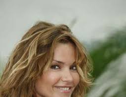 À commencer par alex, une copine d'achille qui fugue et trouve refuge à la grenouille. Week End Chez Les Toquees Saison 2 Episode 4 L Art De La Fuite Teleobs