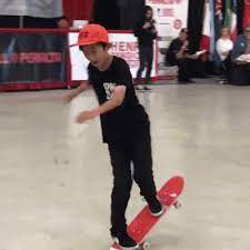 Kid Doing An Incredible Skateboard Trick Animated Gif Skateboarding Tricks Skateboard Skateboard Girl