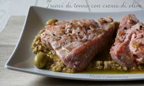 Involtini di tonno, cannelloni alla spagnola, spaghetti della zingara e molte altre ricette. Tranci Di Tonno Con Crema Di Olive Ricetta Veloce Secondi Di Pesce