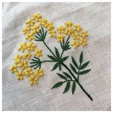 春気分 の図案を散らした手提げバッグを作ります やっと刺繍が終わって只今お仕立て中です 樋口愉美子 樋口愉美子の刺繍時間 woolstitch 手刺繍 embroidery patterns hand embroidery embroidery designs