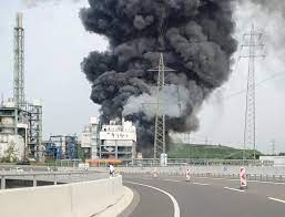 The company's corporate logo, the bayer cross, was introduced in 1904, consisting of the word bayer written vertically and horizontally, sharing the y and enclosed in a circle. L2x4xfuehhkrvm