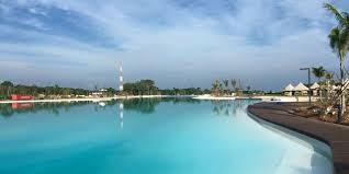 Untuk kolam renang dewasa, tingkat kedalaman airnya 1,4 meter hingga 2 meter. Kolam Renang Terbesar Se Asia Tenggara Ada Di Pulau Bintan Travel Dream Co Id