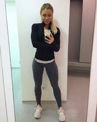 How tall and how much weigh sophia thiel? Sophia Thiel Grey Yoga Pants Grey Leggings Fashion