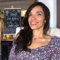 Claudia Elias's Instagram, Twitter & Facebook