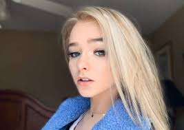 At the age of 19, she is one of the. Famous Tiktoker Zoe Laverne Says Sorry For Kissing A 13 Year Old Boy Celebrity Insider