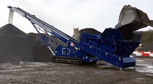 Low Feed Tracked Stockpiler Lts Series In 2020 Material Handling 25 Years Manufacturing