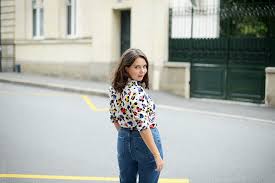 Au milieu des années 80, la croissance avait repris dans la plupart des pays industrialisés. Porter La Chemise En Mode Annees 80 Juliette Kitsch Blog Mode Seconde Main Vintage Et Lifestyle A Rennes