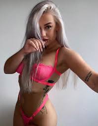 Uhlířka končí na OnlyFans: Kamarádi táty mě sledovali, mámě na mail chodily  mé nahé fotky - AntiYoutuber.cz